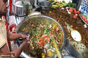 غذای خیابانی؛ جغول بغول معوف بنگلادش که تو حجم بالا و به شکل جذابی سرو میشه