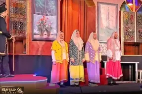 آواز شاد؛ مردا با یه مشت ریش چارقد و دامن تن کردن برا شاه فرضی ادا اطوار میان چه بلدن