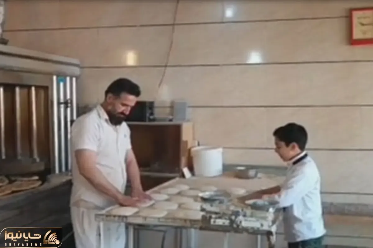 آواز ملکوتی؛ پسر خوش سیما با صوت و لحن گیرا پای تنور بربری چه دلنشین خوند