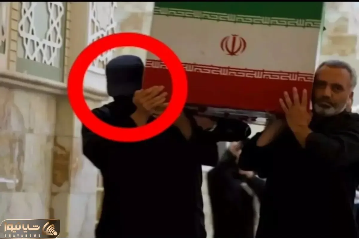 مردی که در تشییع رهبر شهید صورتش را پوشانده بود که بود؟+ عکس