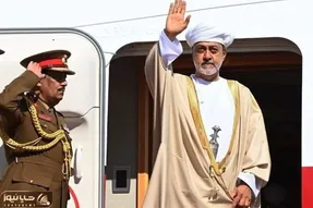 عمامه سفید سلطانِ عمان در سفر به تهران به چه معناست؟