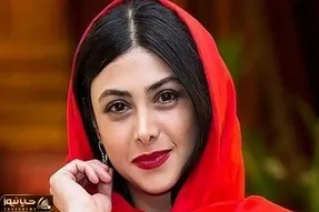 آواز هنرمندانه؛ پایکوبی ماهرانه آزاده صمدی به سبک هندی با لباس مخصوص
