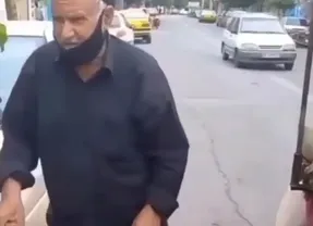 آواز شاد؛ پیرمرد دستفروش برای فروختن میوه هاش میزنه زیر آواز/چه آهنگی ساخت واسه میوهاش