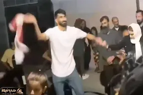 آواز محلی؛ لری رقصیدن علیرضا بیرانوند که رفته شهرشون با اقوام نزدیک