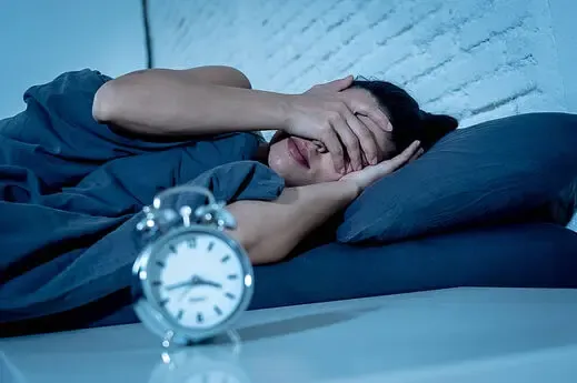 چیکار کنم شبا زود بخوابم؛ چگونه زود بخوابیم؟
