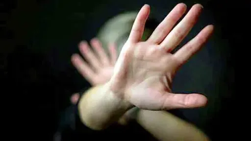 کمین 2 شیطان پست در سرویس بهداشتی زنانه!