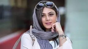 تیپ عجیب آزاده صمدی در جشنواره فجر