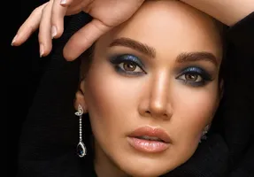تغییر چهره متین ستوده با آرایشی غلیظ و سایه آبی!