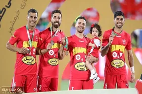 (عکس) دختر پرسپولیسی سوژه جشن قهرمانی سرخ ها