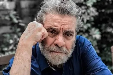 آواز شاد؛ شادی بهروز وثوقی تو 88 سالگی وقتی براش آهنگ میخونن