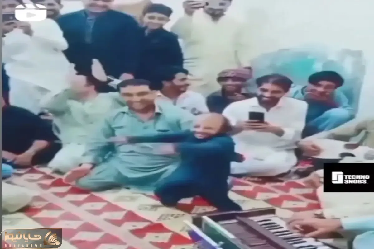 آواز شاد؛ مرد کوتوله ی بامزه تو جمع جوری بشکون لرزون رقصید همه میخوان بغلش کنن گوگولی