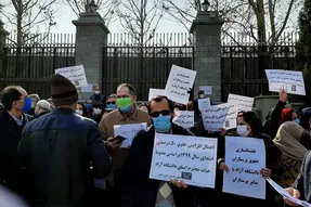 تجمع اساتید و کارکنان دانشگاه آزاد مقابل مجلس برای چیست؟