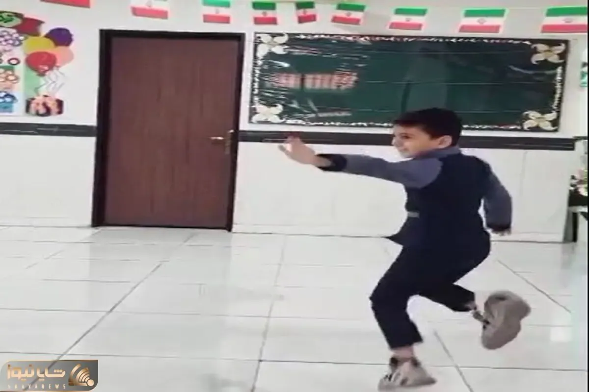 آواز شاد؛ هنرنمایی یک معلم پایه و دانش آموز شیطونش وسط کلاس با حرکات باحال