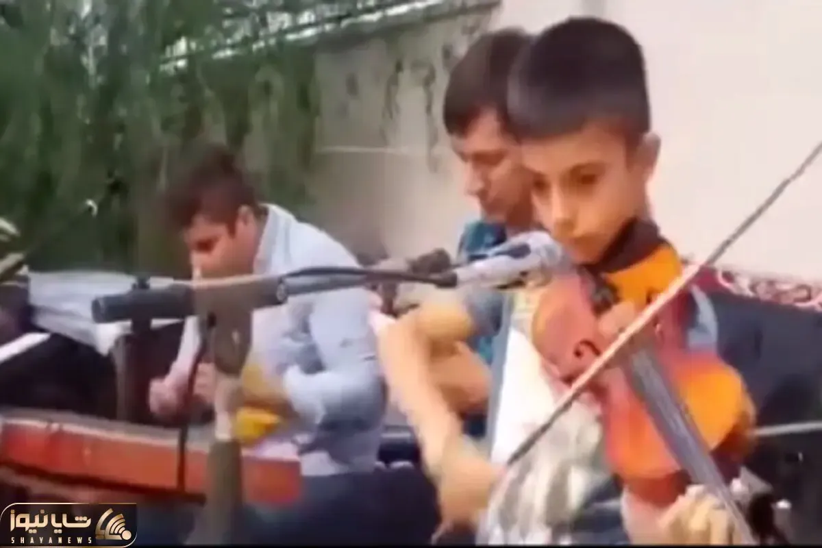 آواز شاد؛ پدر با پسرای دوقلوش چه شنگول آهنگ به همه کسونش نمیدم رو میخونه!