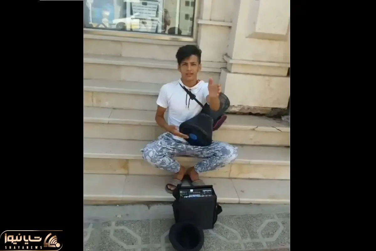 آواز خیابانی؛ ببینید بچه کار چه با استعداد تنبک میزنه فقط اینکه میگه از نیم رخم بگیر