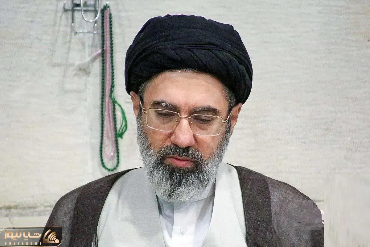(عکس) آیت الله مجتبی خامنه ای رهبر جدید انقلاب در کنار فرزندانشان