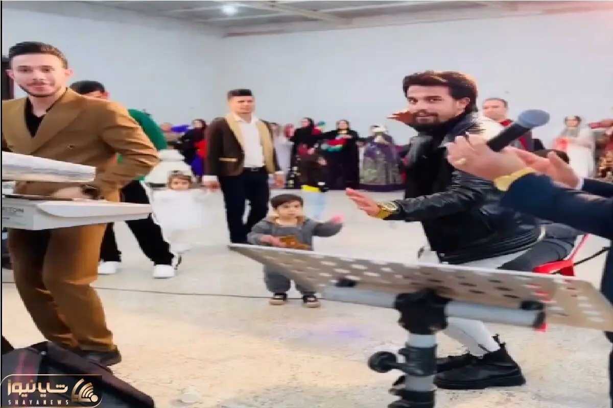 آواز شاد؛ این آقا با چنان مهارتی رقص گردن میره همه ذوقین فقط بچش که تو مخیلش گنج نمیکنه