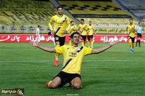 گزینه نقل و انتقالاتی استقلال از تیمش جدا شد
