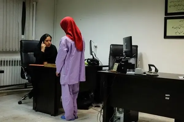 (عکس) این زن با وعده جسم خود مردان هوسران را به دام می کشید