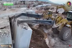 ماشین های پر شگفت؛ با قلاب قوی که داره عین آب خوردن دیوار مثل دیوار چین رو چپ می کنه