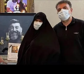 (عکس) تصویری تلخ از مادر علی انصاریان کنار قاب عکس پسرش