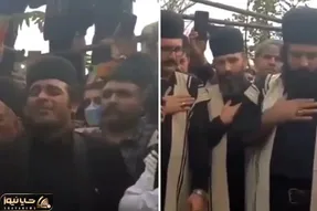 آواز احساسی؛ خواننده معروف بختیاری با هق هق  و سر زنان تو تشیع سجاد رزمجو میخونه
