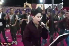 آواز شاد؛ یه ذره بچه تو عروسی خوند پیر و جوون عین مور و ملخ ریختن وسط رقصیدن صداش توپ
