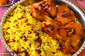 آشپزی حرفه ای؛ طرز تهیه زرشک پلو با مرغ مجلسی به همراه ترفند های گرفتن بوی زهم مرغ