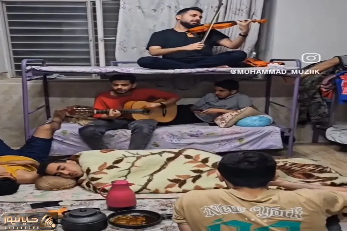 آواز شاد؛ پسرا نصفه شب خوابگاهو تبدیل به کنسرت کردن هر کی تو یه فاز میخونه بشکن میزنه
