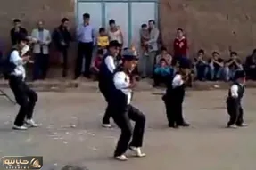 آواز شاد؛ مردا گروهی رقص باباکرم رفتن تسلط و هماهنگیشون جوریه انگار مغزاشون وصله بهم