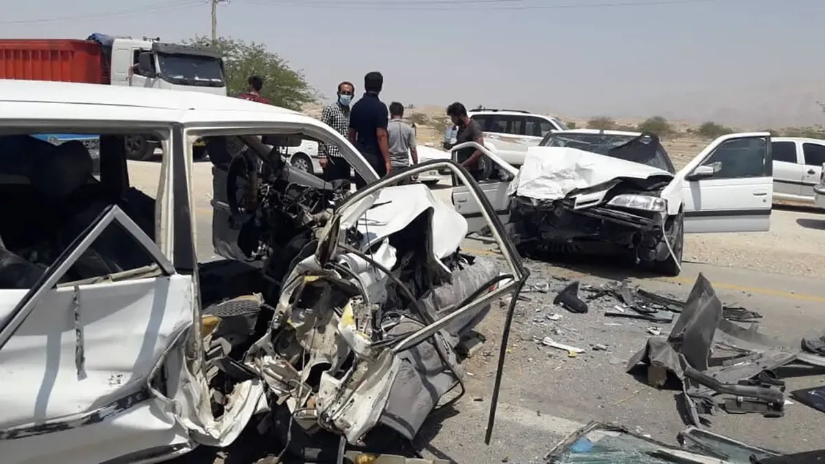 تصادف مرگبار یک تریلی با 17 خودرو در جاده جاجرود