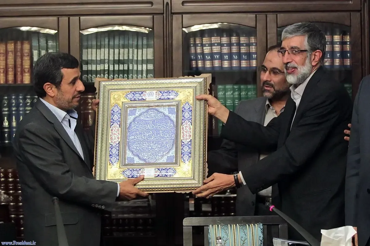 حمله احمدی‌نژاد به حدادعادل: قبل از انقلاب دستبوس فرح بودی!
