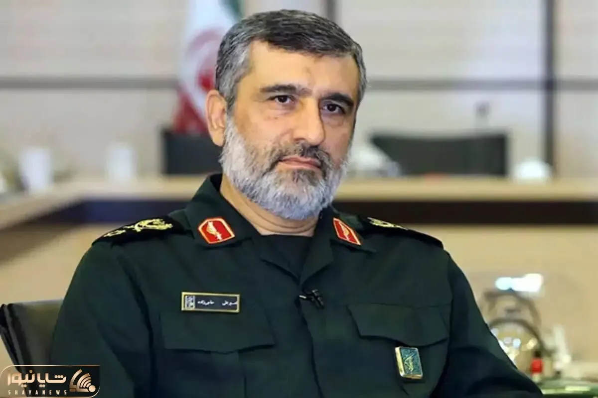 فرزند شهید حاجی‌زاده در آغوش مخبر در بهشت زهرا (س)