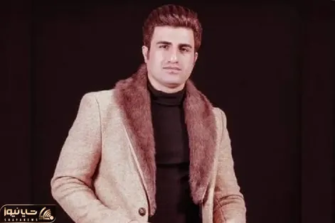 شکار لحظه؛ محسن لرستانی در آغوش مادر و همسرش