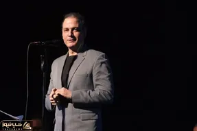 آواز ماندگار؛ کل سالن با آهنگ نمانده در دلم دگر توان دوری علیرضا قربانی هم صدا شدن