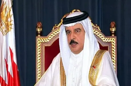 (ویدئو) ربات بادیگارد پادشاه بحرین؛ بادیگارد عجیب پادشاه بحرین در سفرش به دبی همه را شوکه کرد