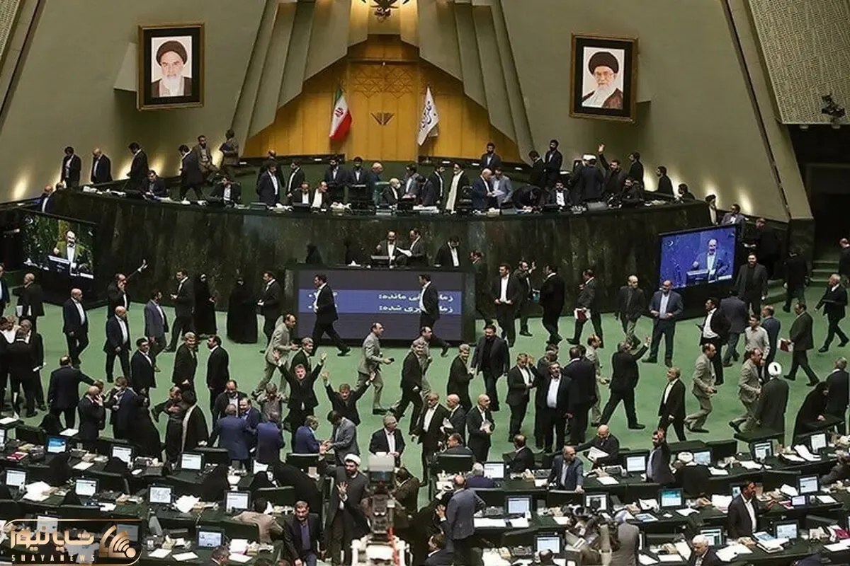 تصاویر جنجالی از بهارستان؛ اینجا پارک است یا صحن مجلس!