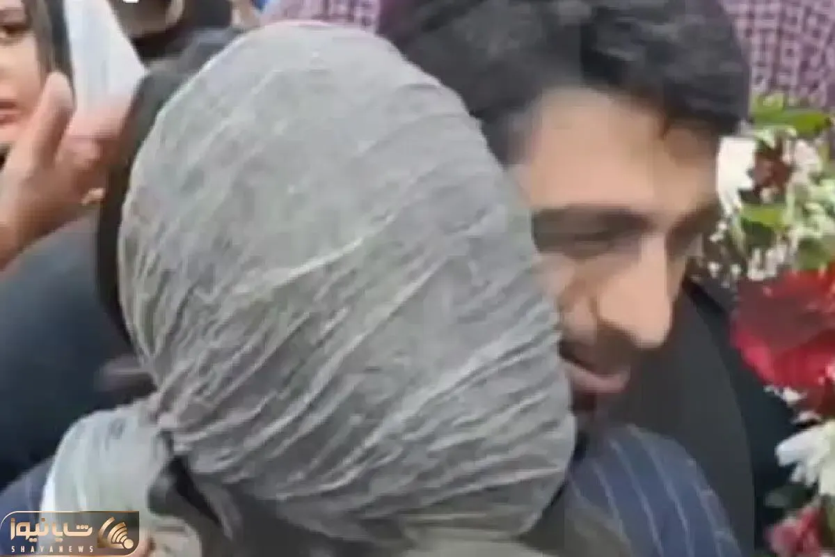آواز شاد؛ هادی ساروی در آغوش همسر و مادرش بین ازدحام چشماش اشک شوق و ذوق داره