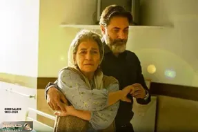 آواز شاد؛ رقص عجیب پارسا پیروزفر و احترام برومند
