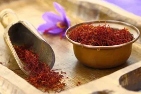 چطور یک زعفران دم کشیده خوش رنگ داشته باشیم؟