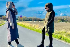سارا و نیکا در خیابان های سوئد در حال خود نمایی و ولگردی!