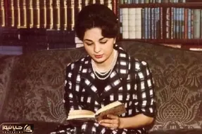 سفر به ایام قدیم سال 1338؛ فرح دیبا ماتم زده سگ رو تو اتاقش به آغوش کشیده