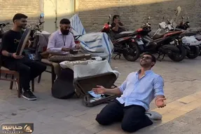 آواز محلی؛ شمالیا هیجا کم نمیارن وسط بازار وکیل شیراز گیلکی رقصید همه گوشی بدست شدن