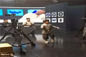 آواز شاد؛ پسربچه مهمون تی وی یجور با طناز من ای ناز موزونید قیاسی کفش بریده
