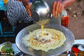 غذای خیابانی؛ ببینید اینا با تخم مرغ تو پیاده رو مائده درست می کنن دهن آدم آب می افته