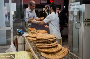 کتک خوردن نانوا توسط آقای بخشدار؛ آدمی که کس و کار ندارد باید زیر پا له شود!؟