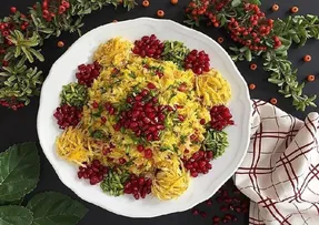 طرز تهیه انار پلو با مرغ؛ این خوشمزه رو حتما شب چله درست کنید