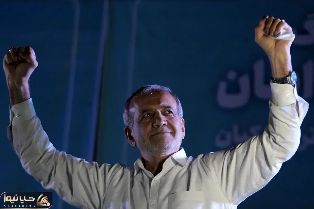 عکسی جالب از دوران کودکی دکتر پزشکیان در کنار پدر و مادرش