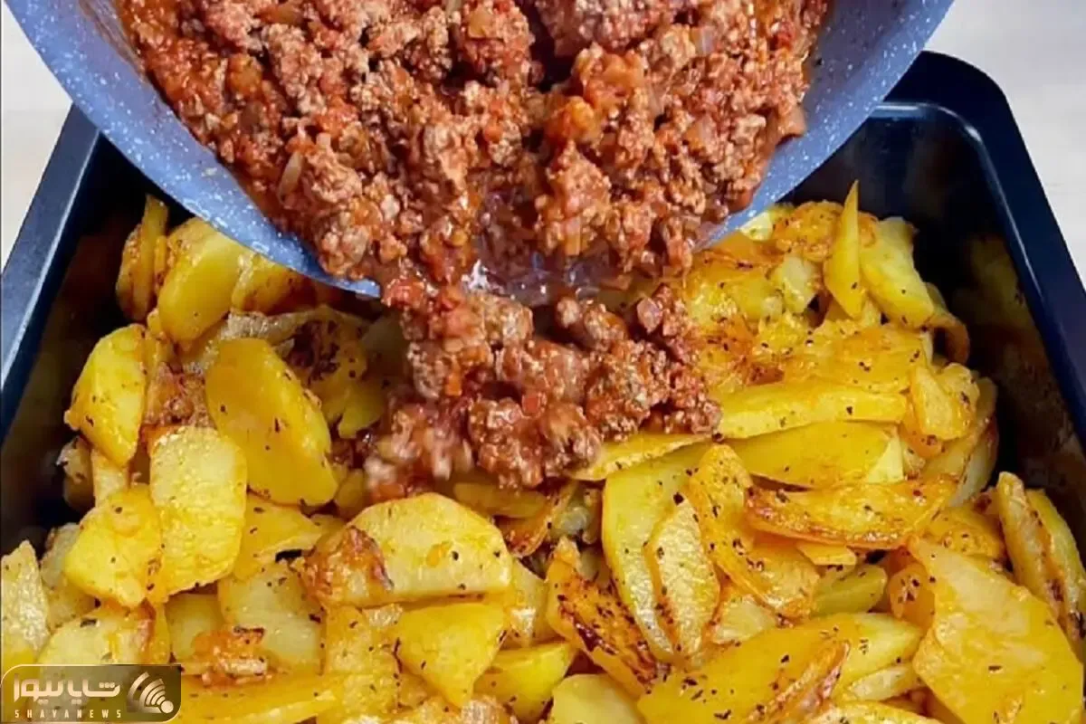 آموزش آشپزی؛ گوشت چرخ شده و پنیر رو بریزید روی سیب زمینی نتیجه فوق العاده میشه