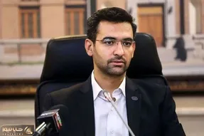 تصویری از جواد آذری جهرمی و فرزندش در مسیر پیاده روی اربعین